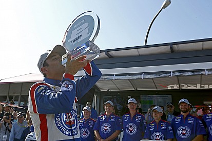 Castroneves se queda con la pole en Long Beach
