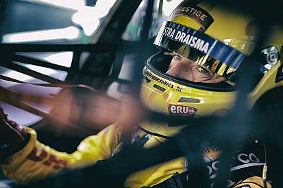 Weekend Tom Coronel voorbij na aanvaring met brandweerauto