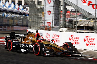 IndyCar: Hinchcliffe lesipuskás győzelmet aratott Long Beach-ben!