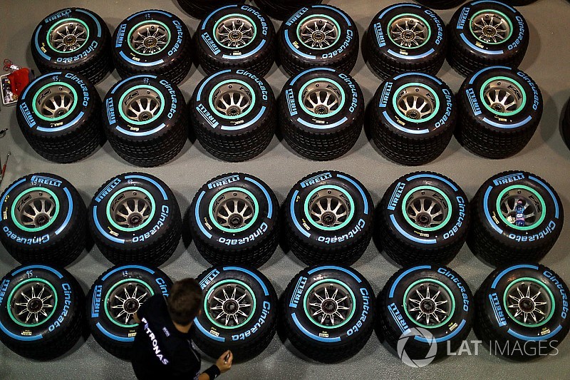 Mercedes и Ferrari выбрали разные шины для этапа в Малайзии