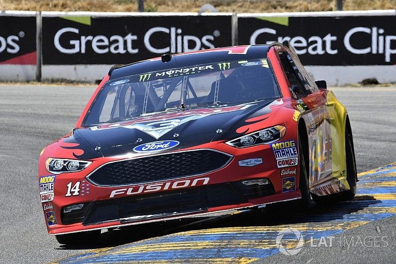 Bowyer finishes second despite "tearing the hell out of my car"