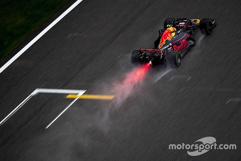 GP Tiongkok: Dalam kondisi kabut tebal Verstappen puncaki FP1