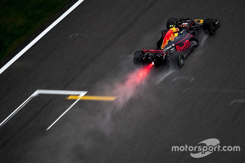 GP Tiongkok: Dalam kondisi kabut tebal Verstappen puncaki FP1