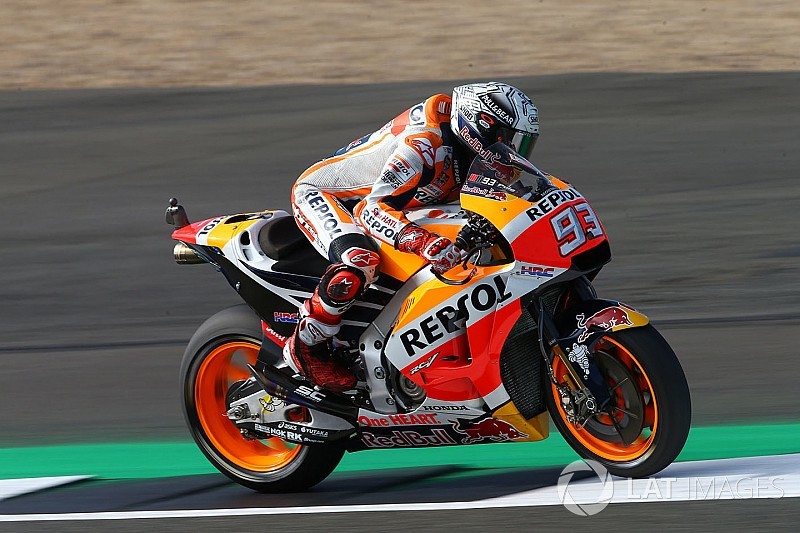 【MotoGP】イギリスGPの初日2度の転倒。マルケス「自分に腹立たしい」