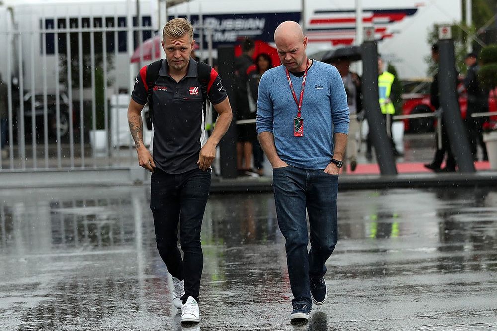 Kevin Magnussen, Haas F1 Team, y su padre Jan Magnussen