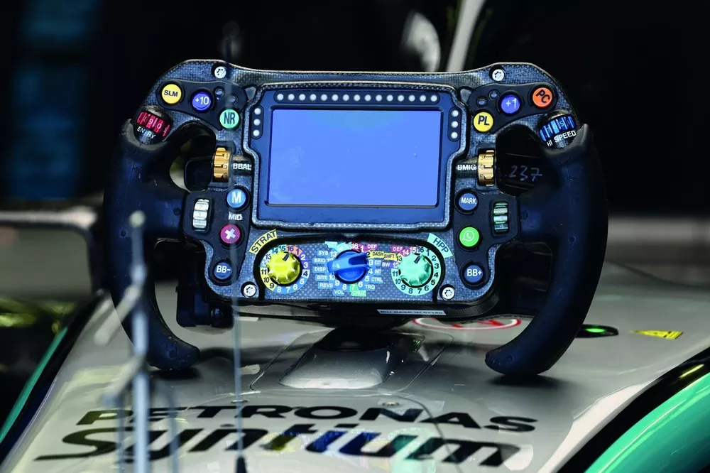 Le volant de George Russell, Mercedes