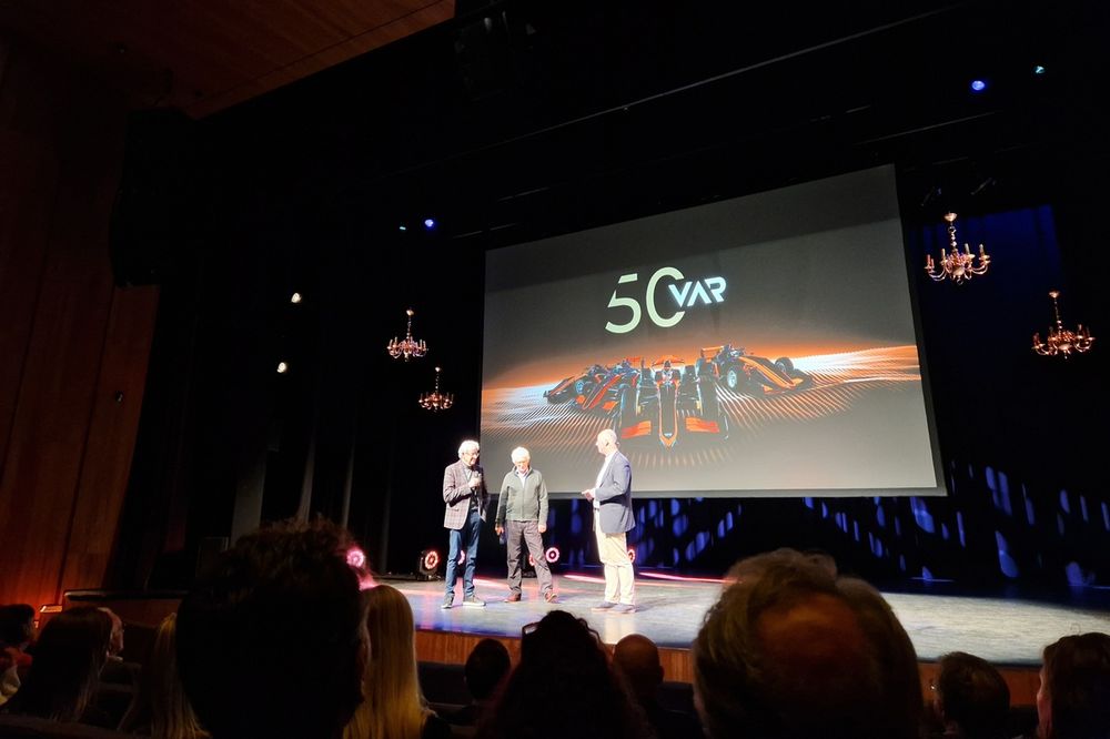 Frits van Amersfoort, Rob Niessink, Ren&eacute; de Boer, premi&egrave;re VAR50-documentaire over 50 jaar Van Amersfoort Racing in Singer Laren