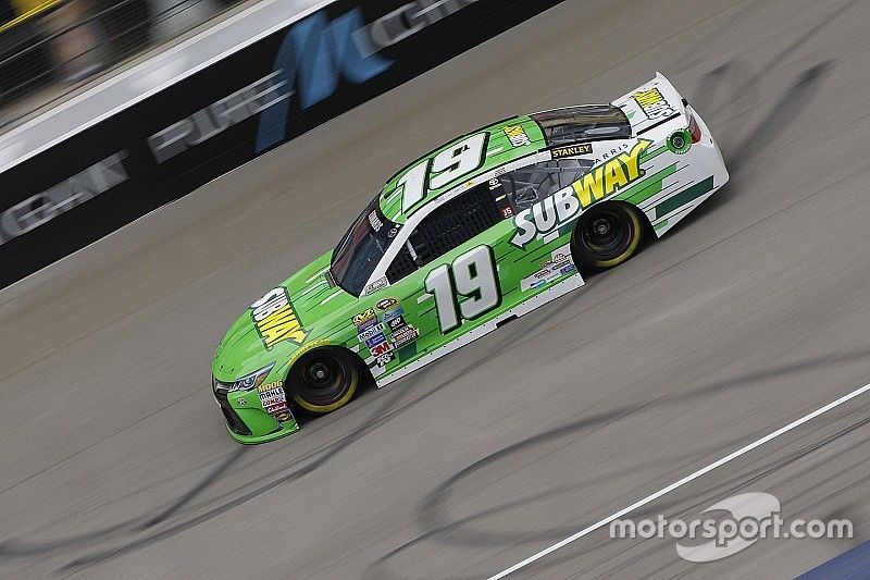 Carl Edwards tops second Michigan practice