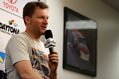 Dale Jr. sobrevive a acidente de avião nos Estados Unidos