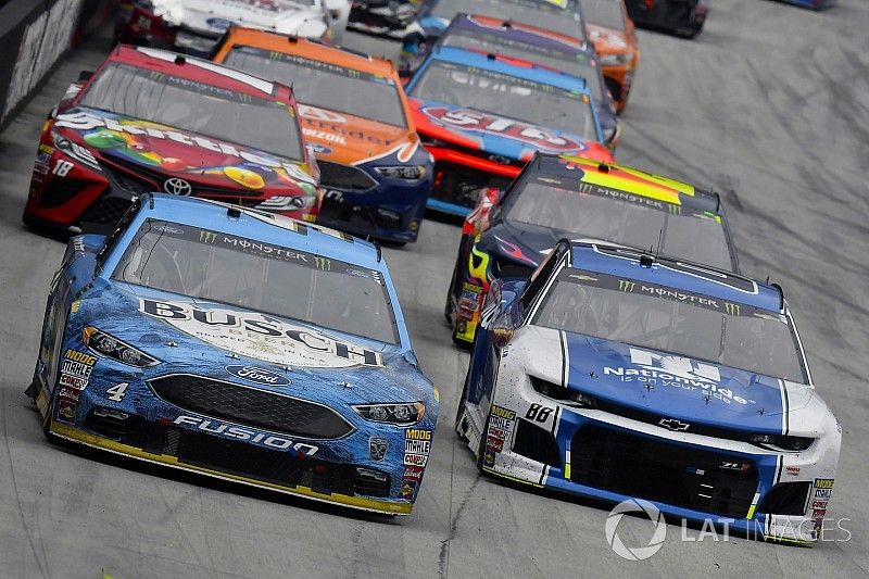 Kevin Harvick, Stewart-Haas Racing, Ford Fusion Busch Beer and Alex Bowman, Hendrick Motorsports, Chevrolet Camaro Nationwide