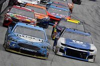 Harvick ve "opciones de mejorar" si venden NASCAR