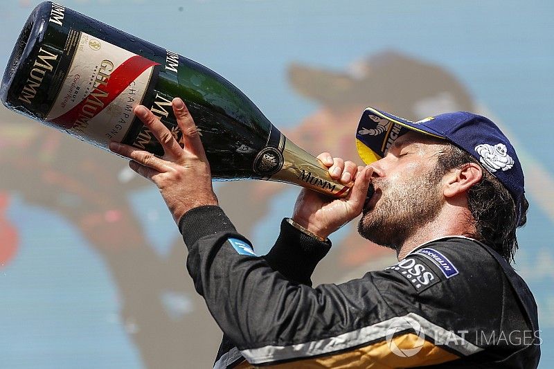 Jean-Eric Vergne, Techeetah, beve champagne sul podio