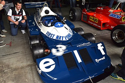 Ismét pályára gurult a hetvenes évek ikonikus, hatkerekű F1-es autója!