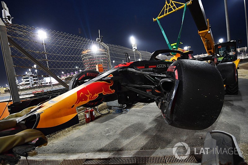 Гонщики с моторами Renault удивились объяснению аварии Ферстаппена