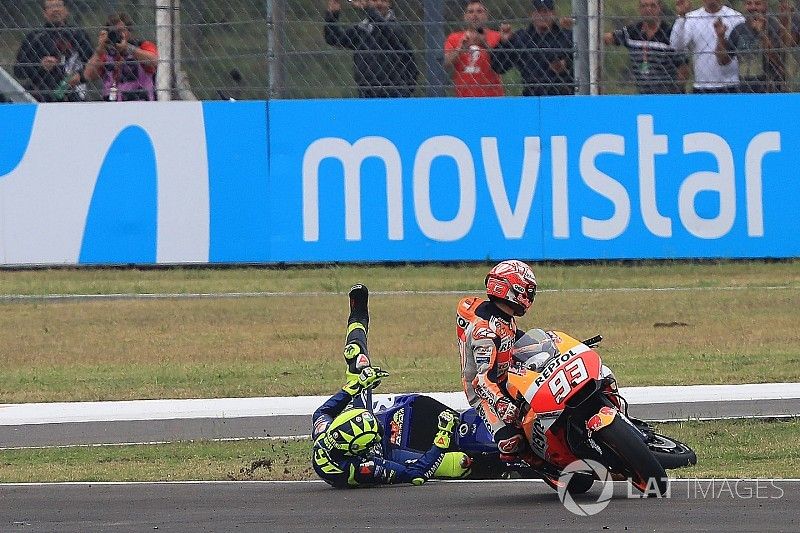Vídeo: Rossi no acepta las disculpas de Márquez