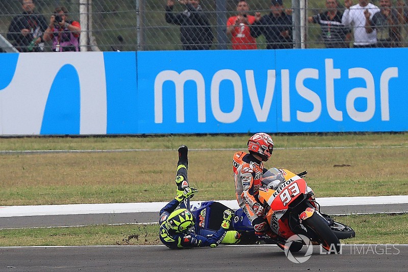 Vídeo: Rossi no acepta las disculpas de Márquez