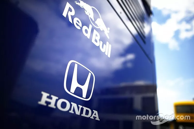 Logotipos de Red Bull y Honda 
