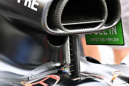 Renault: sette tubi di pitot montati sul supporto del roll bar