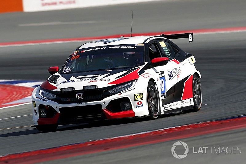 Un ritiro... utile per la nuova Honda Civic Type R TCR a Dubai
