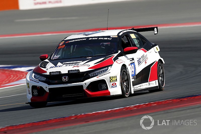 Un ritiro... utile per la nuova Honda Civic Type R TCR a Dubai