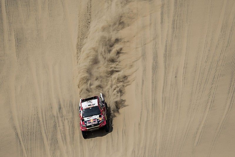 Al-Attiyah manda en la primera etapa con Terranova en 14°