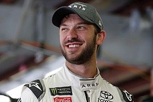 Daniel Suarez festeggia la sua prima pole nella Monster Energy Cup, ma è a tavolino