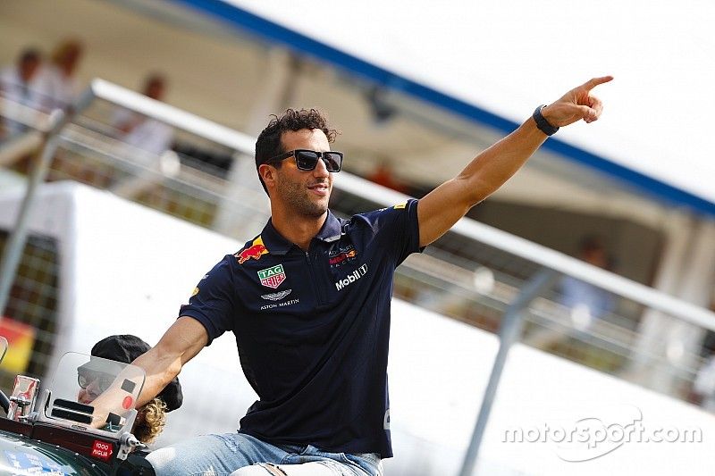 Daniel Ricciardo, Red Bull Racing, tijdens de rijdersparade