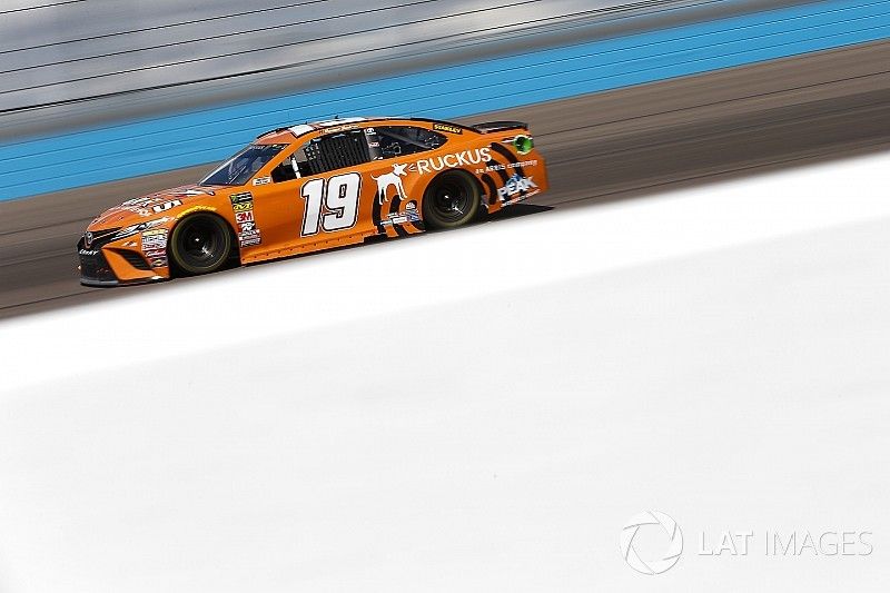 Daniel Suarez, Joe Gibbs Racing, Toyota Camry ARRIS