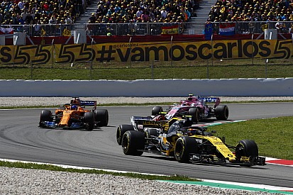 Sainz és Ericsson óriási csatája: videó