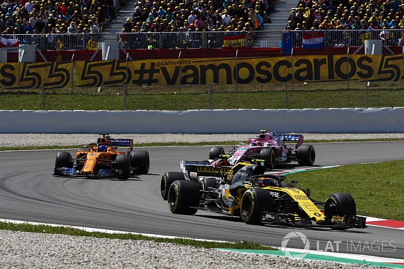 Sainz és Ericsson óriási csatája: videó