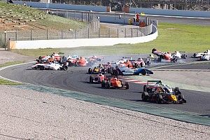 Eurocup Barcelona: Kecelakaan besar di Race 2, Presley P15