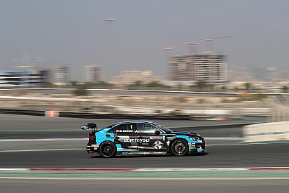 Комини выиграл вторую гонку в Дубае, Таши стал вице-чемпионом TCR