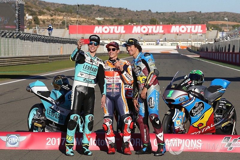 Los campeones de las tres categorías: Moto3 campeón Joan Mir, Leopard Racing MotoGP campeón Marc Márquez, Repsol Honda Team, Moto2 campeón, Franco Morbidelli, Marc VDS