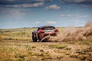 Peugeot и КАМАЗ стали лучшими на третьем этапе "Шёлкового пути"