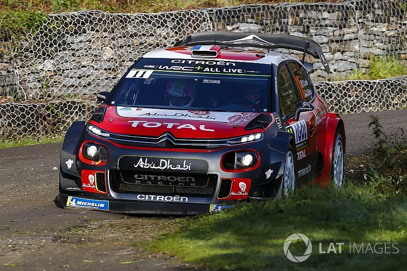 Loeb chocó en el inicio en Córcega