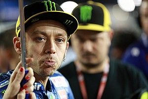 Még a korábbi nagy rivális is üdvözli Valentino Rossi szerződéshosszabbítását