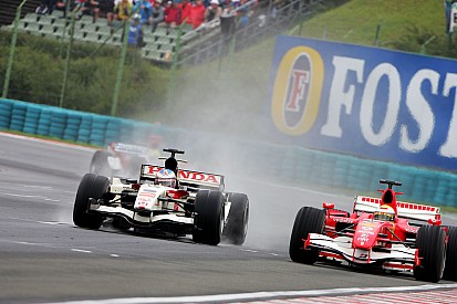 Ma 13 éve, hogy Button először F1-es futamot nyert, pont a Hungaroringen (videó)