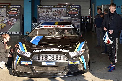 Daniil Kwjat testet NASCAR-Euro-Fahrzeug in Italien