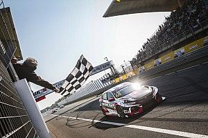 Zandvoort WTCR: Ehrlacher eases to Race 1 win