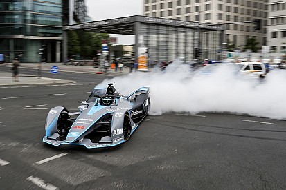Photos - Nico Rosberg au volant de la Formule E Gen2