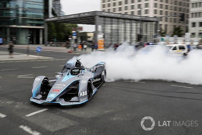 Photos - Nico Rosberg au volant de la Formule E Gen2