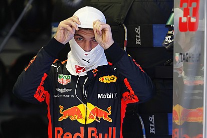 Verstappen met speciale Jumbo-gele helm in Oostenrijk