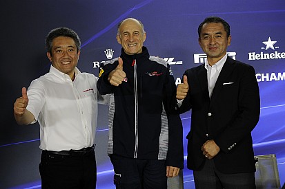 Villeneuve sobre Honda: "No entiendo a Toro Rosso"