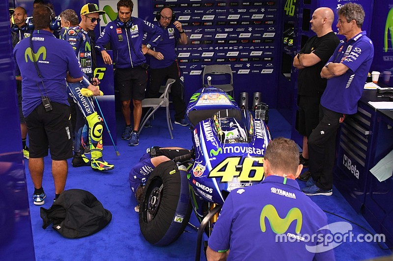 Rossi sale a probarse en el primer libre bajo la lluvia