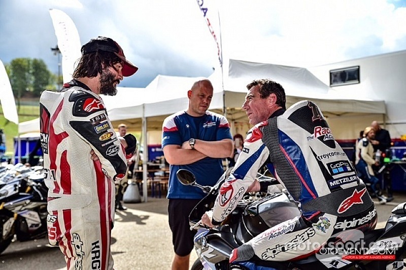 Keanu Reeves si mette alla prova come pilota di moto al Mugello