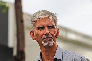 Хилл обвинил Mercedes и Ferrari в сговоре