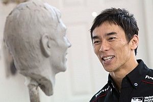 Победителю Indy 500 Такуме Сато отлили бюст. Он очень крутой