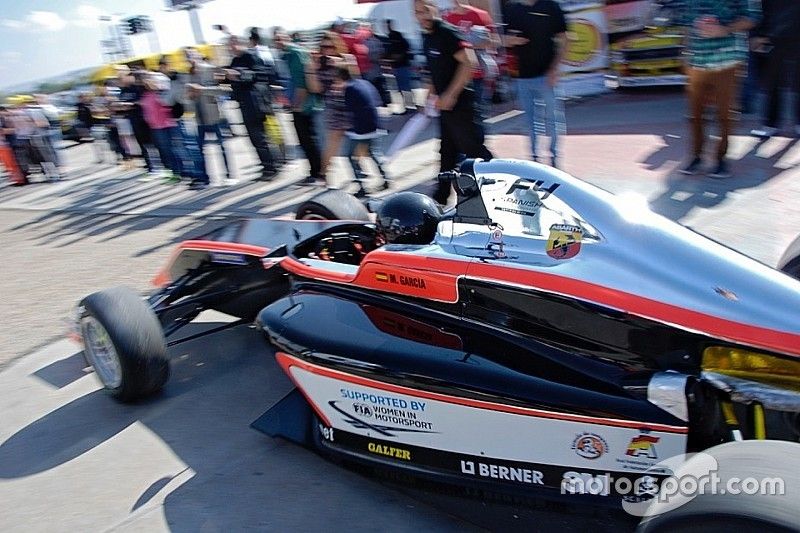 Marta García: "Espero poder hacer la temporada completa de F4 en 2017"