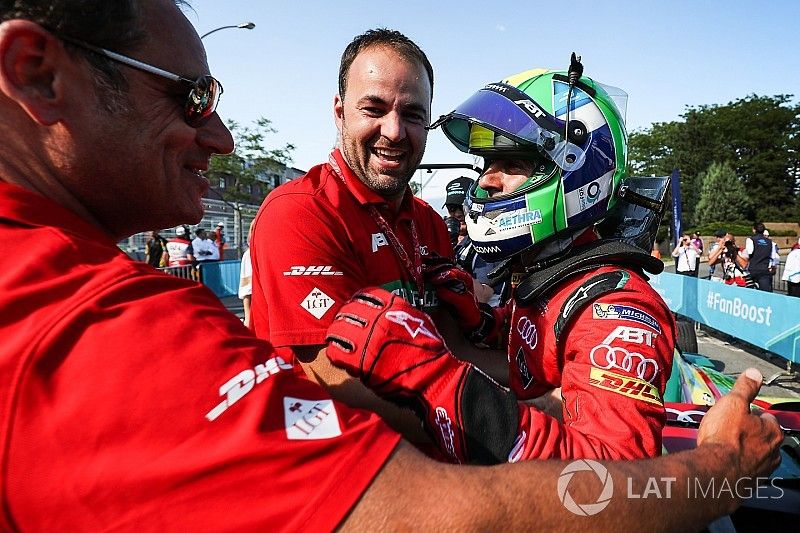 Lucas di Grassi, ABT Schaeffler Audi Sport,  celebra con su equipo después de ganar el Campeonato