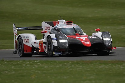"Pechito" López fue llevado al hospital tras un despiste en Silverstone